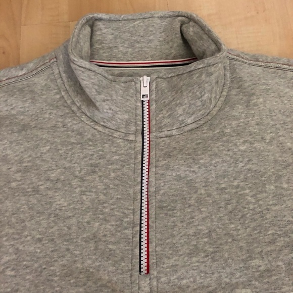 ⭐️Hilfiger men’s 1/4 zipped sweatshirt - Picture 3 of 8